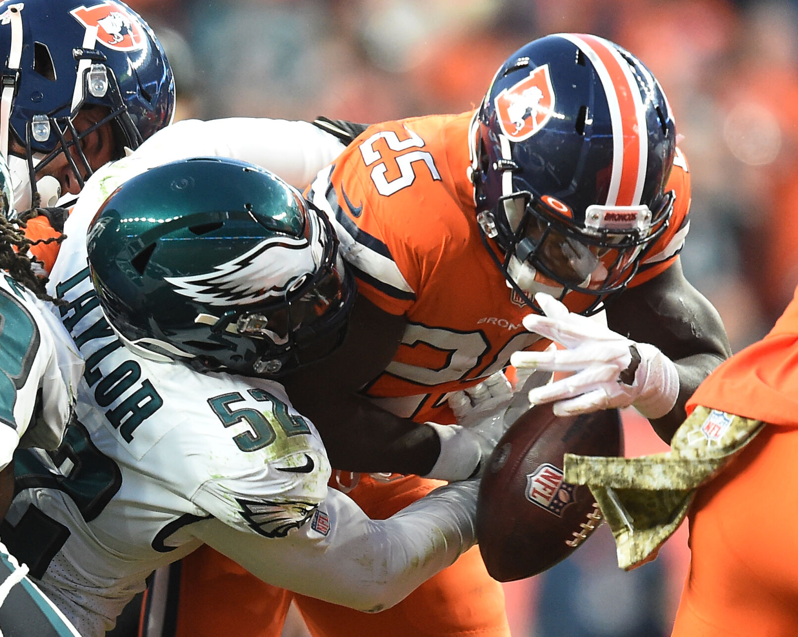 111521k-s-broncos-eagles 06.JPG